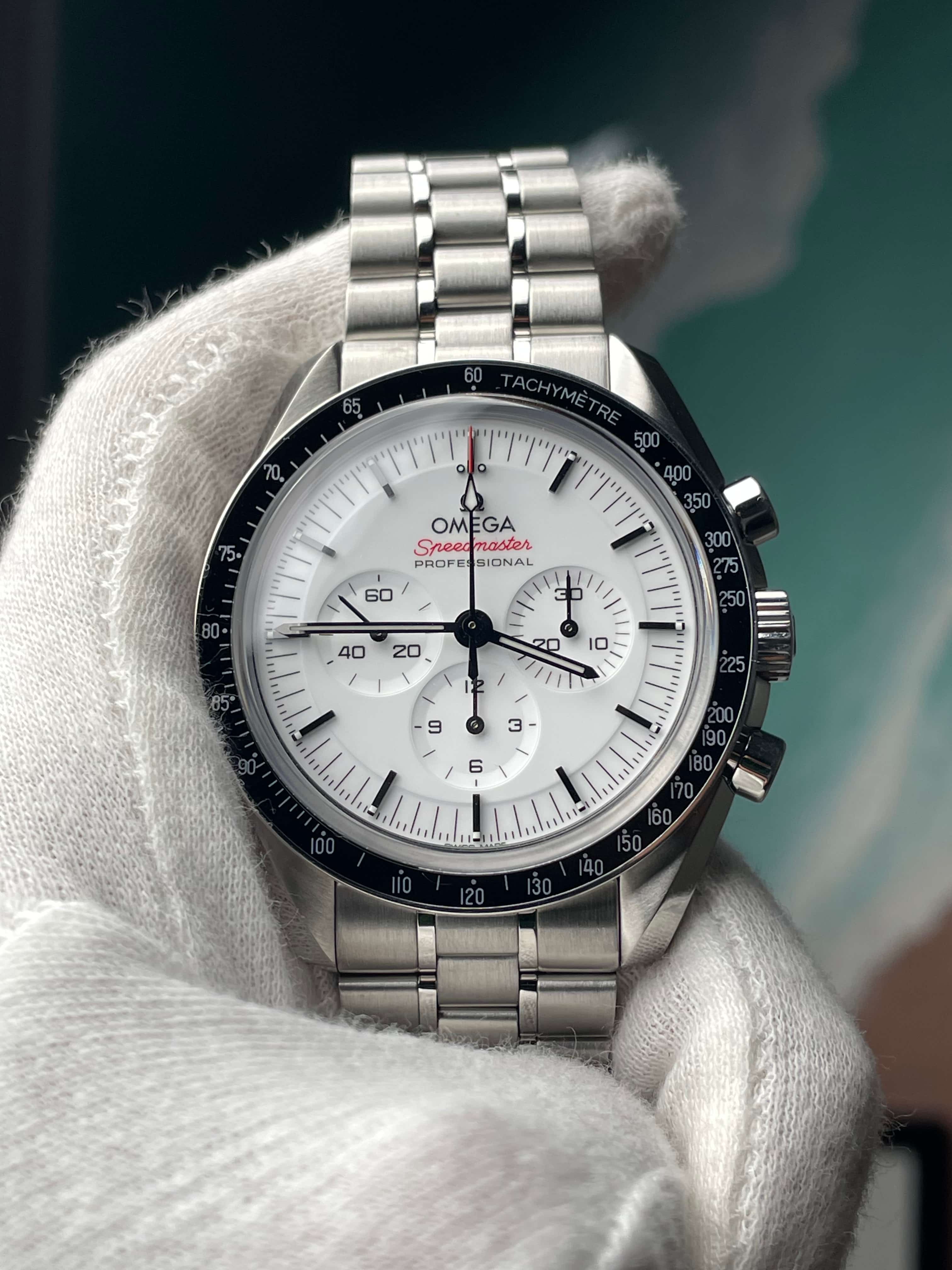 Omega Speedmaster Professional Moonwatch (White Dial) 310.30.42.50.04
