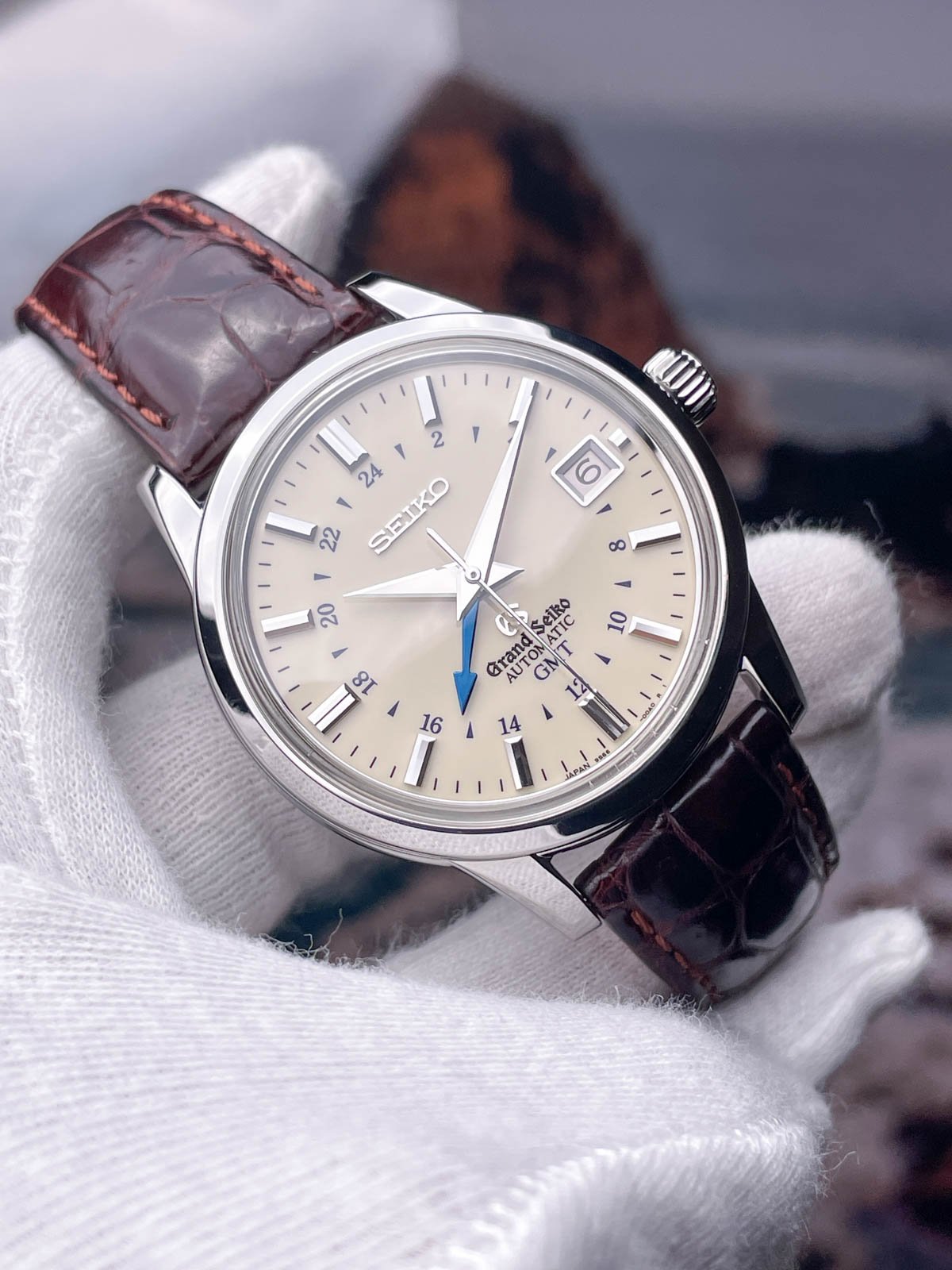 Grand Seiko Elegance GMT SBGM021