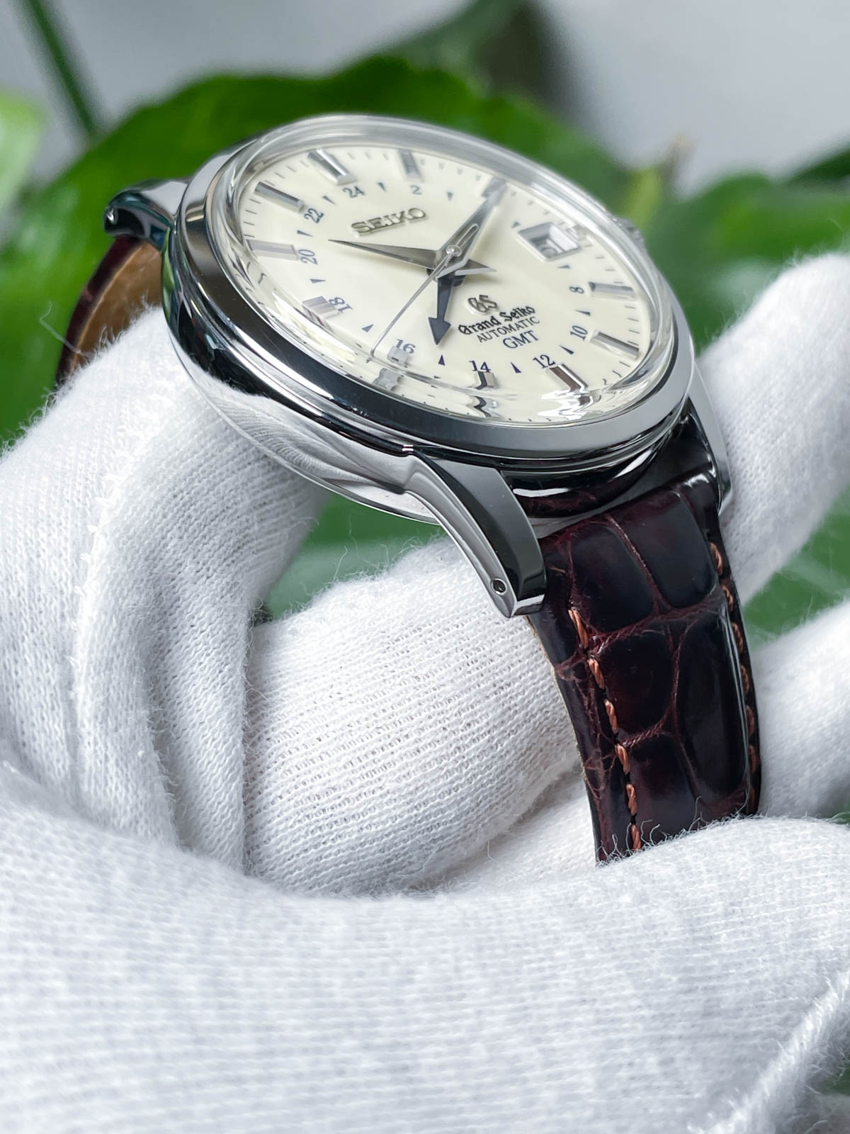 Grand Seiko Elegance GMT SBGM021 - Image 2